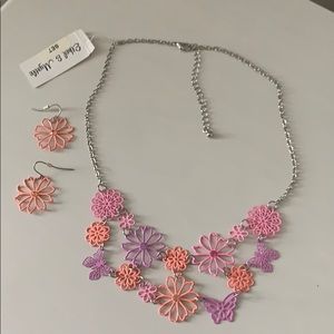Flowery necklace and matching earrings